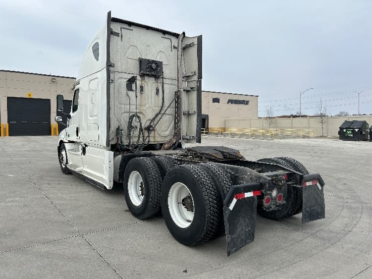 2020 Freightliner Cascadia — photo 5