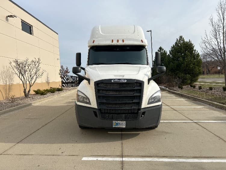 2020 Freightliner Cascadia — photo 2