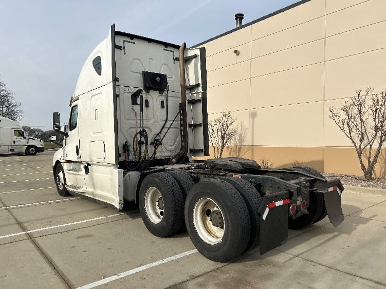 2020 Freightliner Cascadia — photo 5