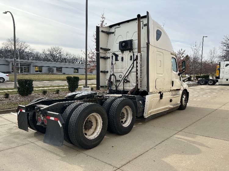 2020 Freightliner Cascadia — photo 7