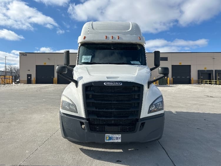 2020 Freightliner Cascadia — photo 2