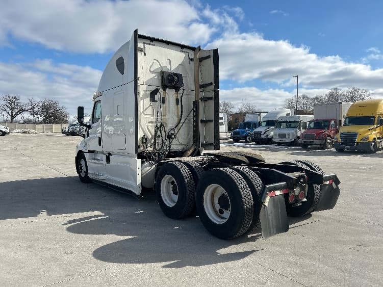 2020 Freightliner Cascadia — photo 5