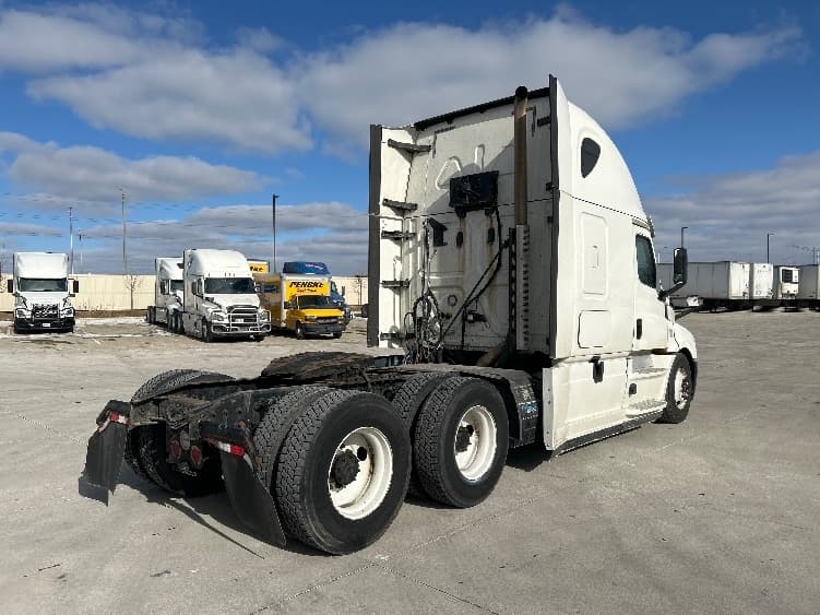 2020 Freightliner Cascadia — photo 7