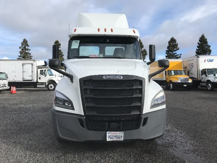 2020 Freightliner Cascadia — photo 2