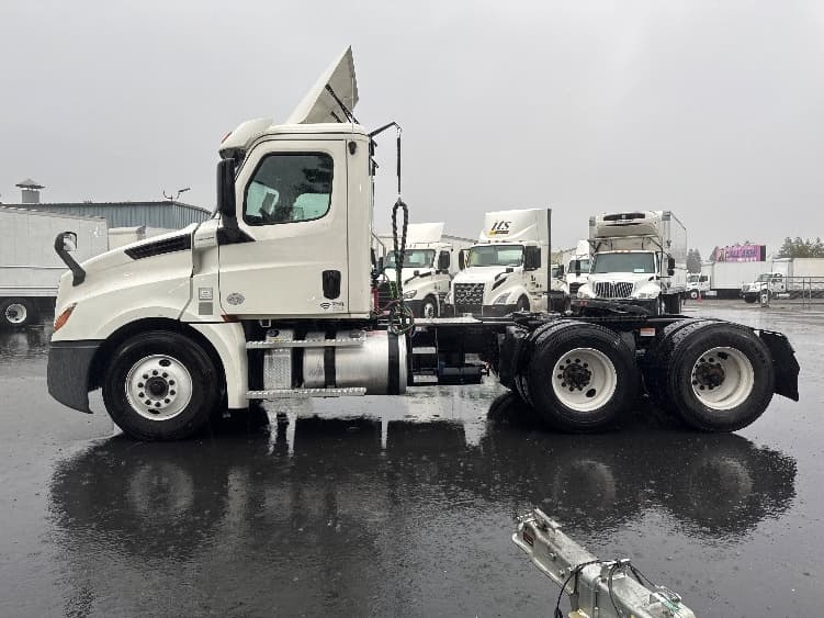 2020 Freightliner Cascadia — photo 4