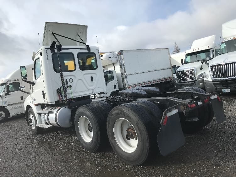 2020 Freightliner Cascadia — photo 5