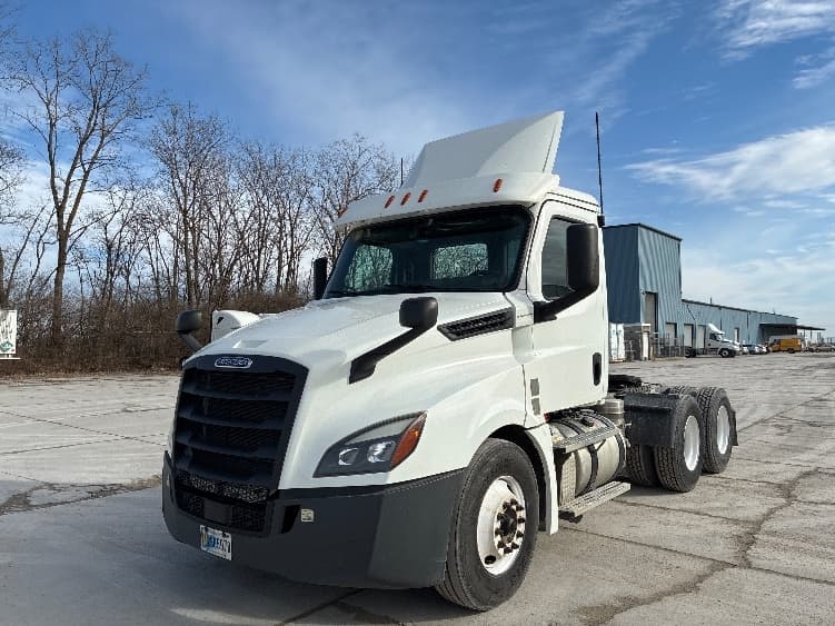 2020 Freightliner Cascadia — photo 3