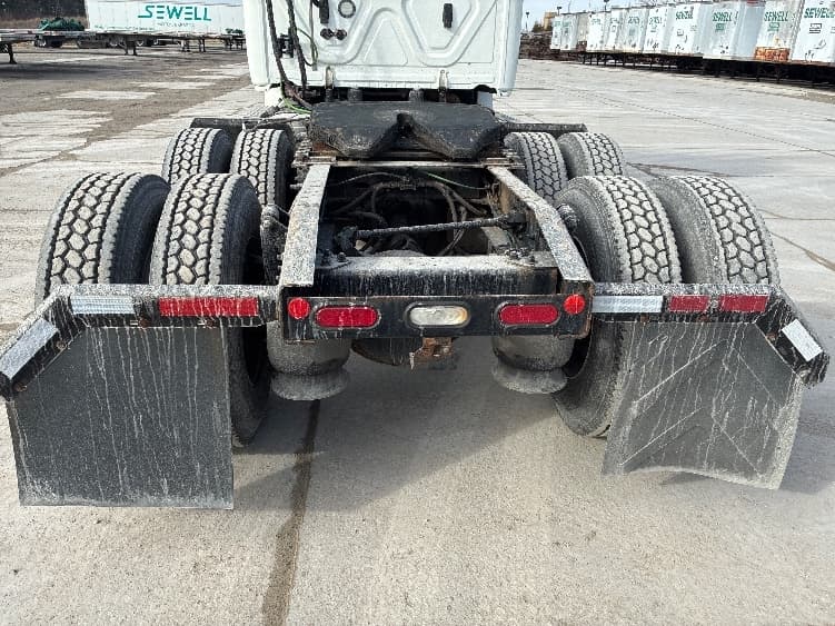 2020 Freightliner Cascadia — photo 6