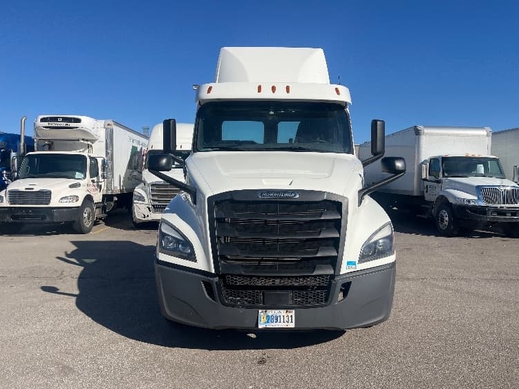 2020 Freightliner Cascadia — photo 2