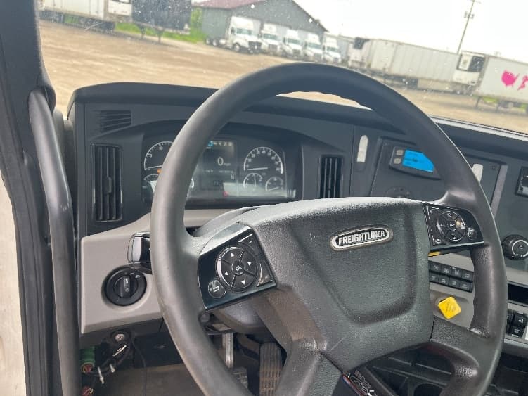 2020 Freightliner Cascadia — photo 10