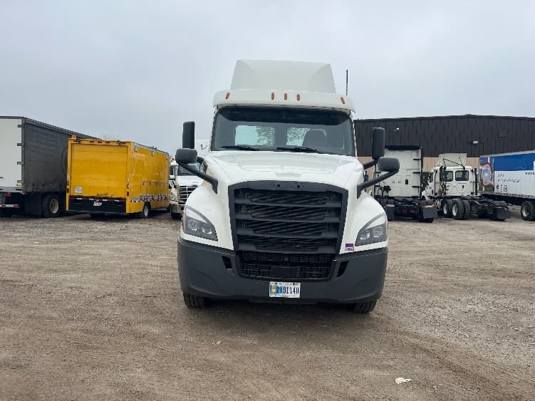 2020 Freightliner Cascadia — photo 2