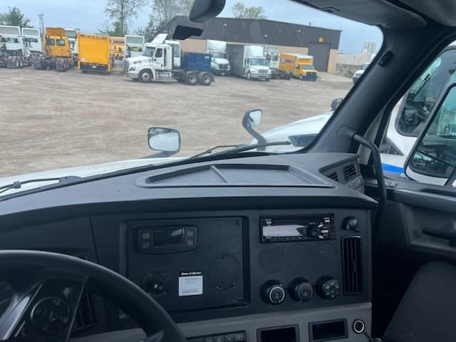 2020 Freightliner Cascadia — photo 10