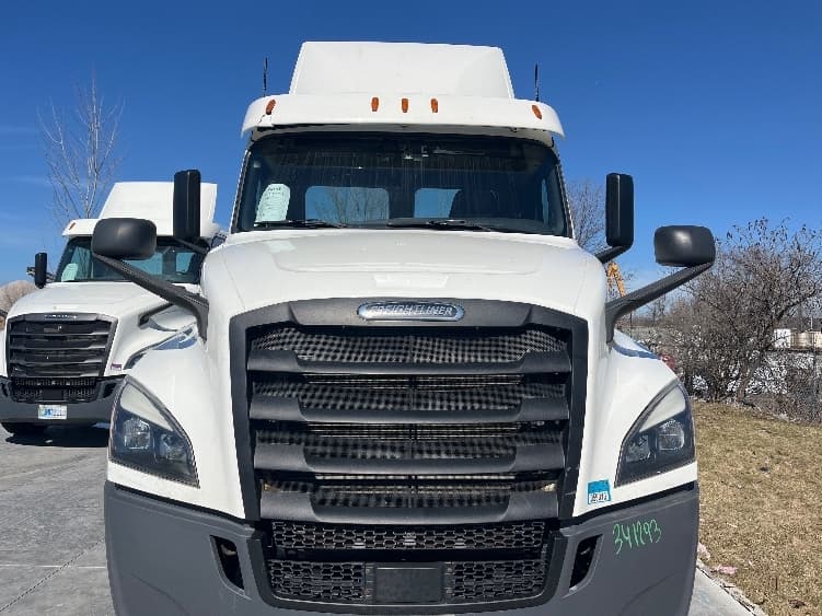 2020 Freightliner Cascadia — photo 2