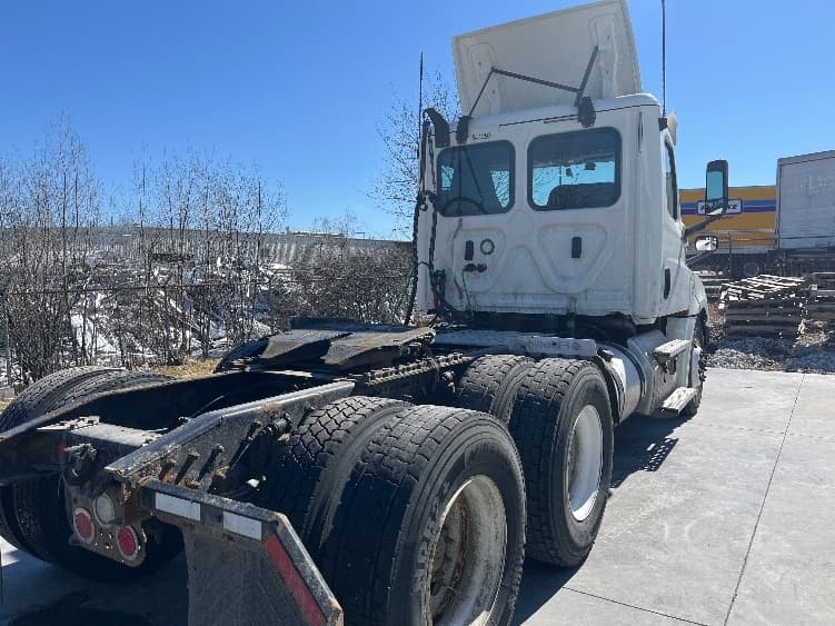 2020 Freightliner Cascadia — photo 7