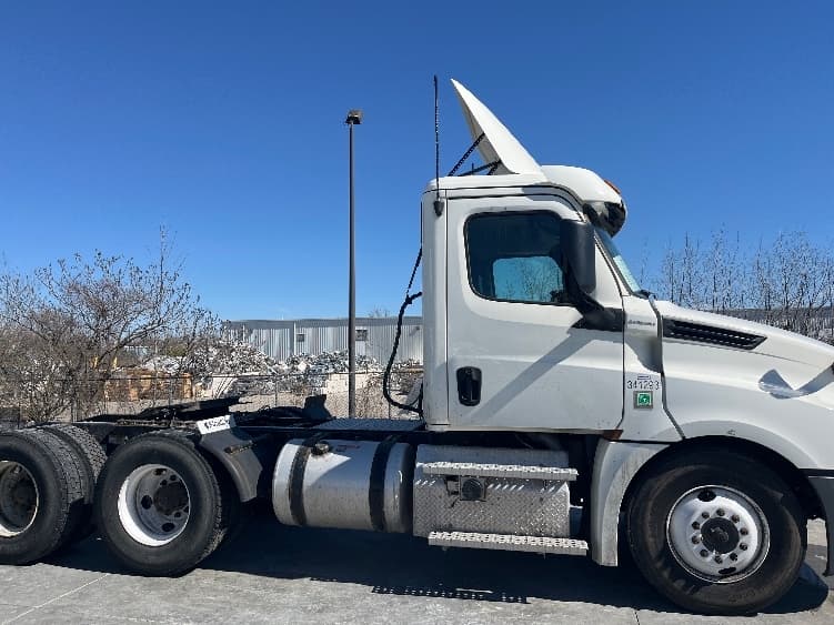 2020 Freightliner Cascadia — photo 8