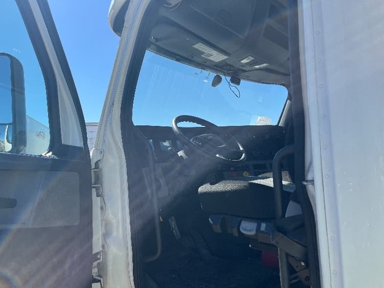 2020 Freightliner Cascadia — photo 9