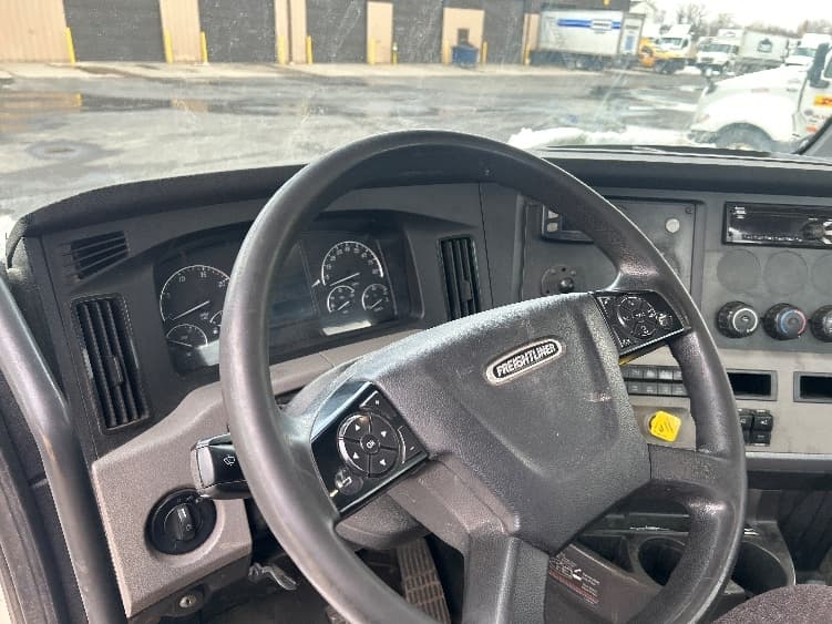 2020 Freightliner Cascadia — photo 10