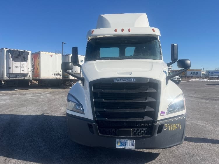 2020 Freightliner Cascadia — photo 2