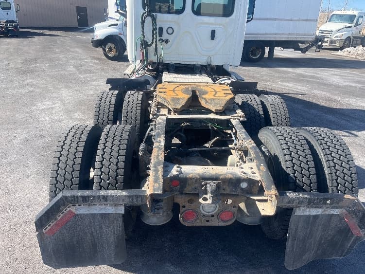 2020 Freightliner Cascadia — photo 6