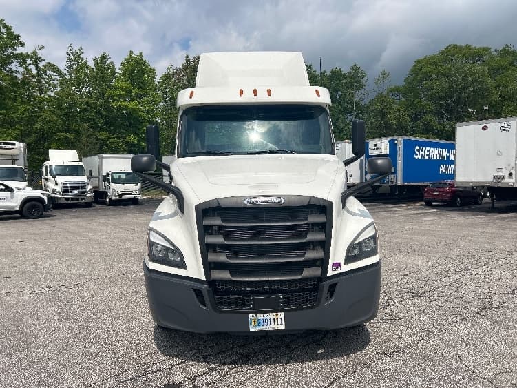 2020 Freightliner Cascadia — photo 2