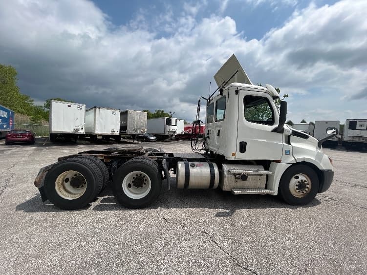 2020 Freightliner Cascadia — photo 8