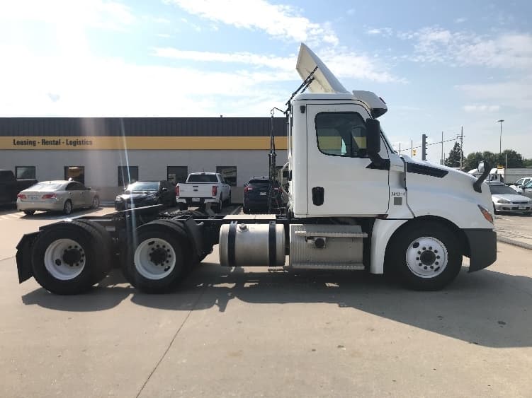 2020 Freightliner Cascadia — photo 8