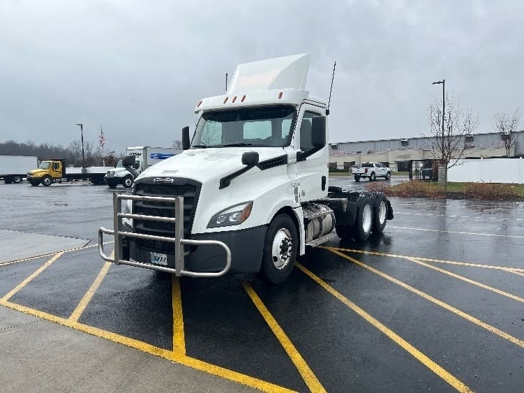 2020 Freightliner Cascadia — photo 2