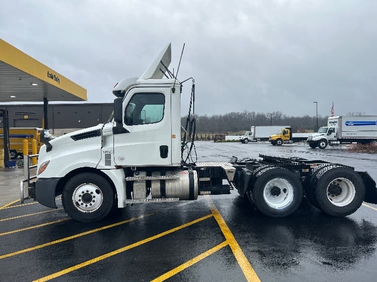 2020 Freightliner Cascadia — photo 3