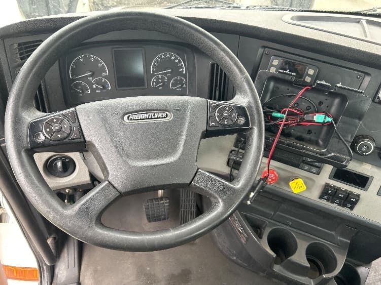 2020 Freightliner Cascadia — photo 9