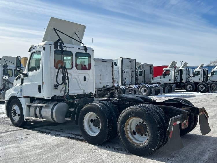 2020 Freightliner Cascadia — photo 5