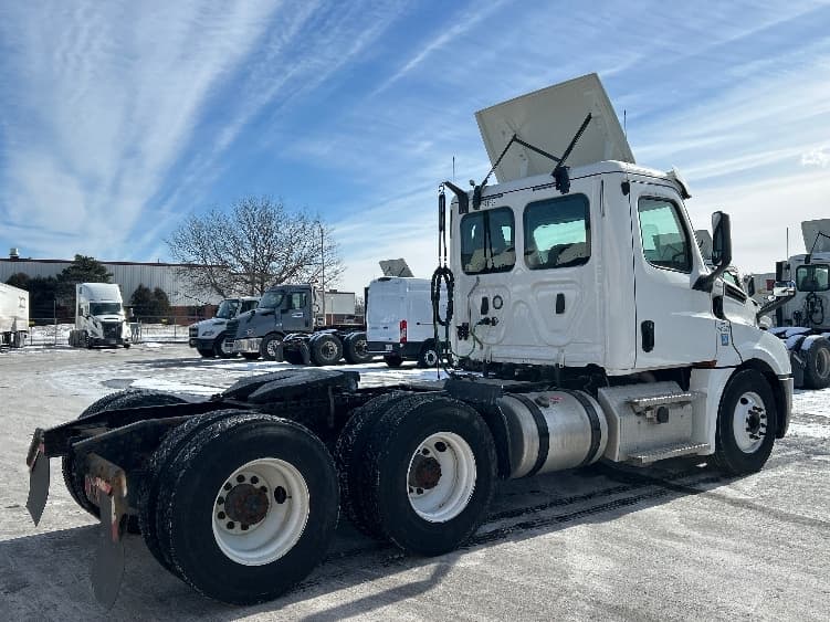 2020 Freightliner Cascadia — photo 7