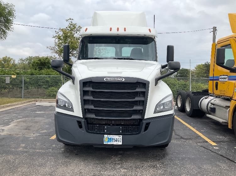 2020 Freightliner Cascadia — photo 2