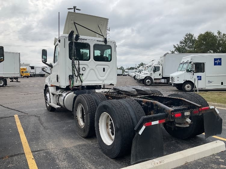 2020 Freightliner Cascadia — photo 5