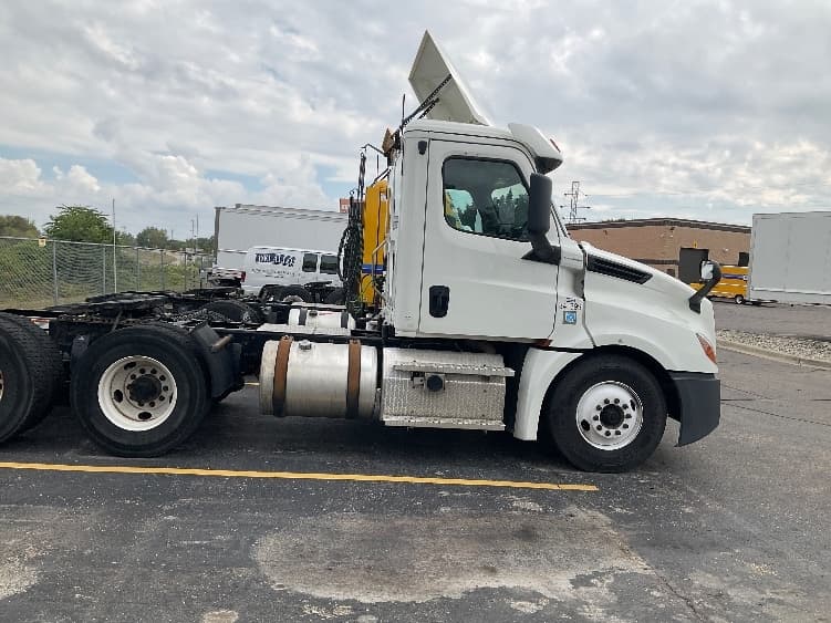 2020 Freightliner Cascadia — photo 8