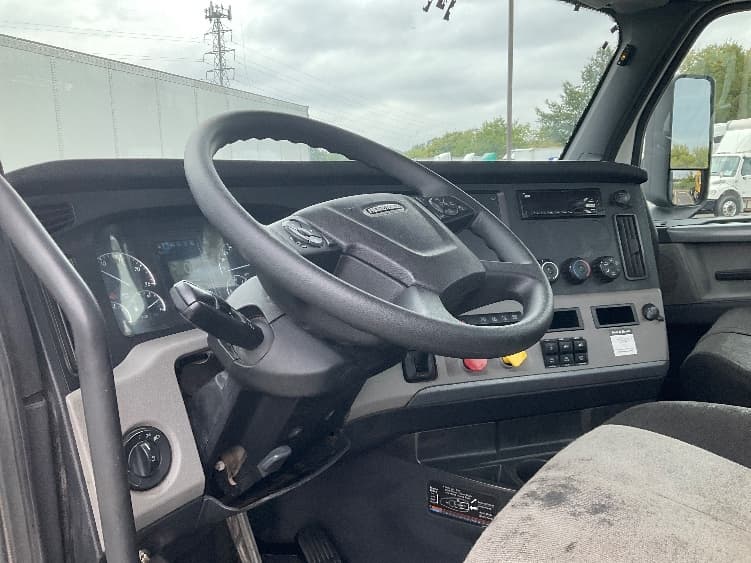 2020 Freightliner Cascadia — photo 10