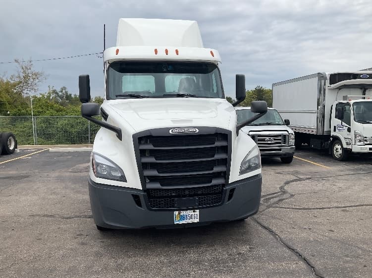 2020 Freightliner Cascadia — photo 2