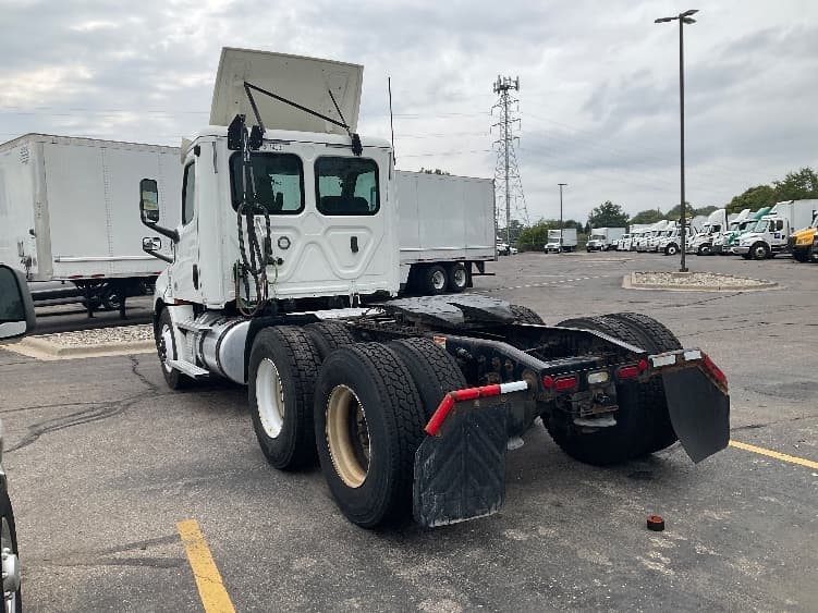 2020 Freightliner Cascadia — photo 5