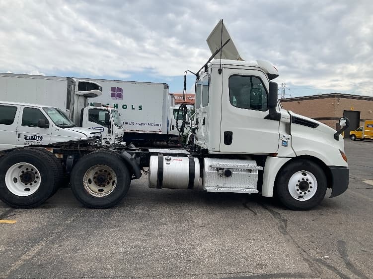 2020 Freightliner Cascadia — photo 8