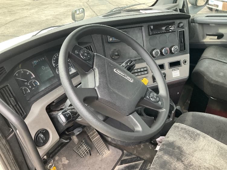 2020 Freightliner Cascadia — photo 10