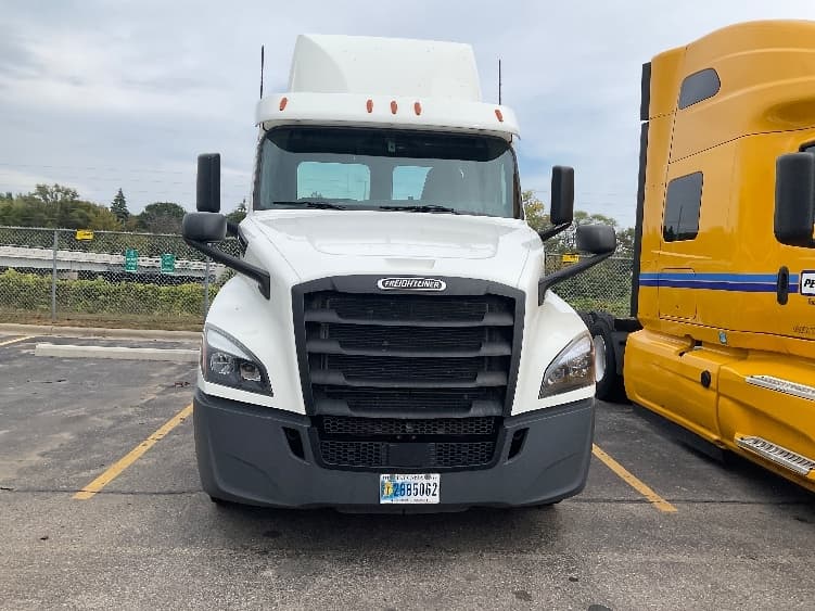 2020 Freightliner Cascadia — photo 2