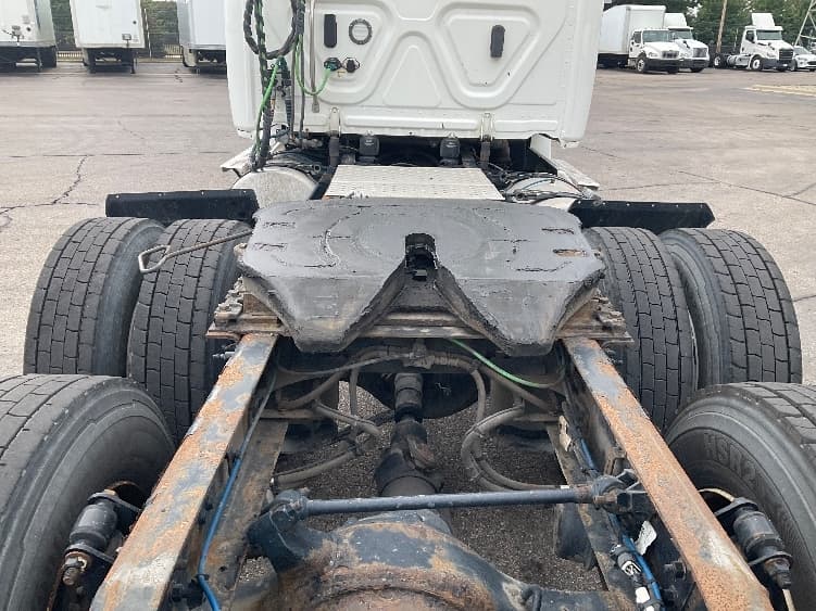 2020 Freightliner Cascadia — photo 6