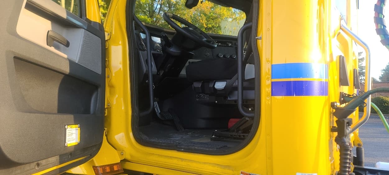 2020 Freightliner Cascadia — photo 9