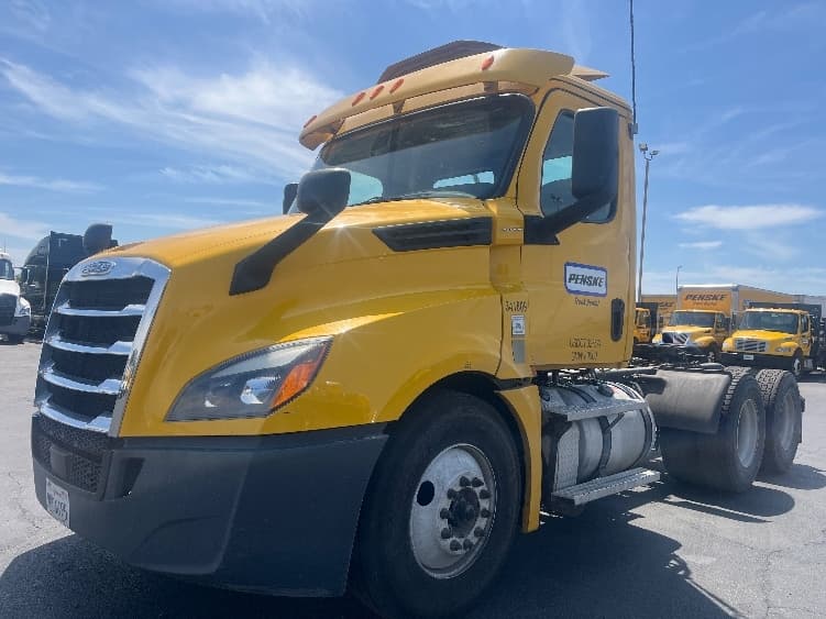 2020 Freightliner Cascadia — photo 3