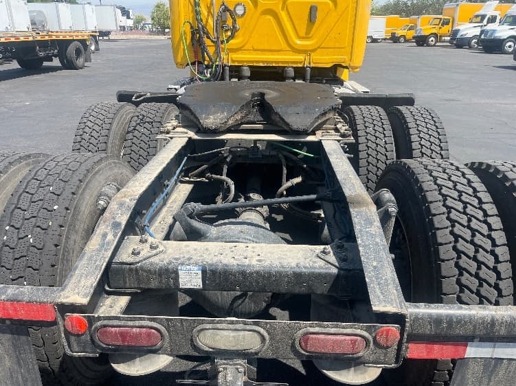 2020 Freightliner Cascadia — photo 6