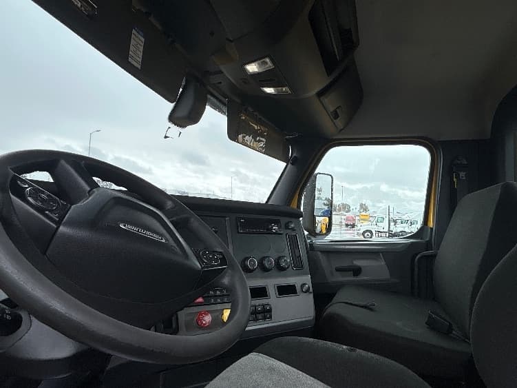 2020 Freightliner Cascadia — photo 10