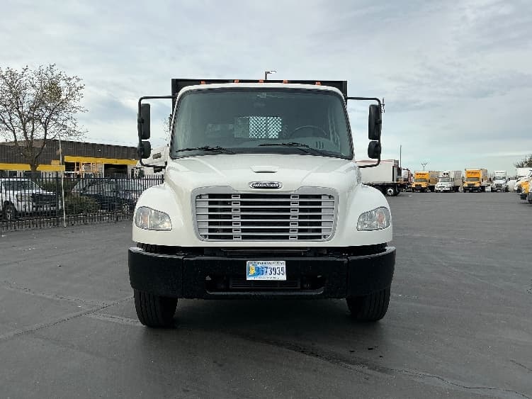 2020 Freightliner M2 106 — photo 2