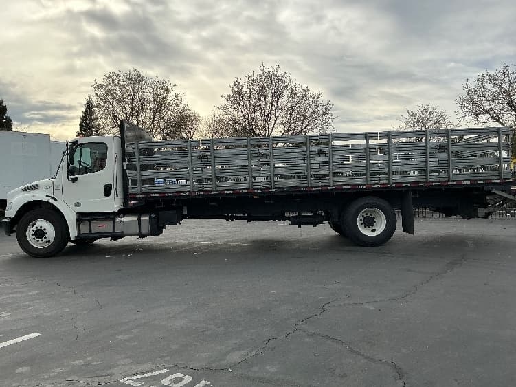 2020 Freightliner M2 106 — photo 4