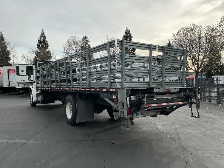 2020 Freightliner M2 106 — photo 6