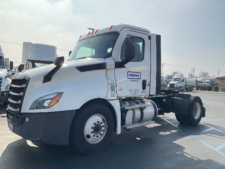 2021 Freightliner Cascadia — photo 3