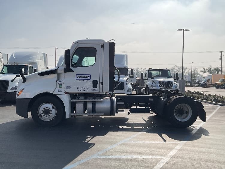 2021 Freightliner Cascadia — photo 4